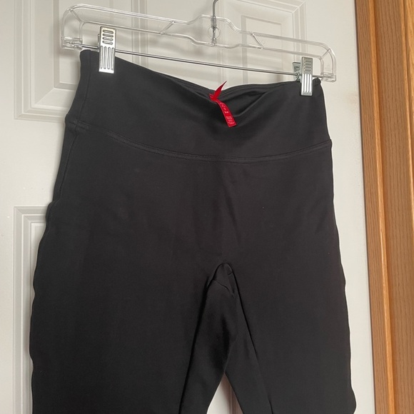 Spanx Cropped Black Leggings Size Small Petite - Picture 2 of 10